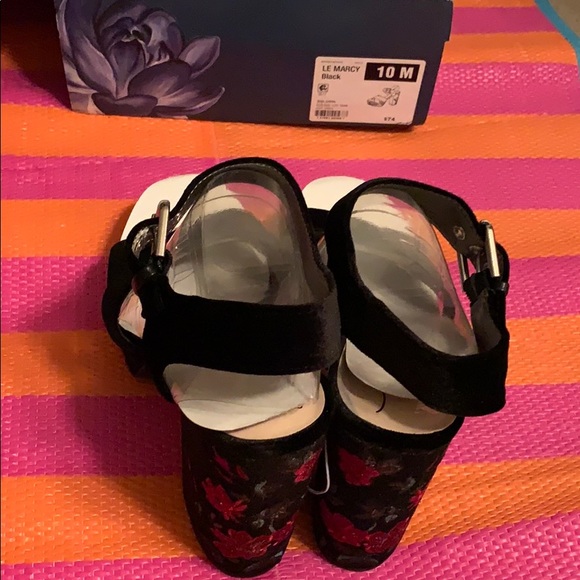 Black suede sandals - Picture 4 of 4